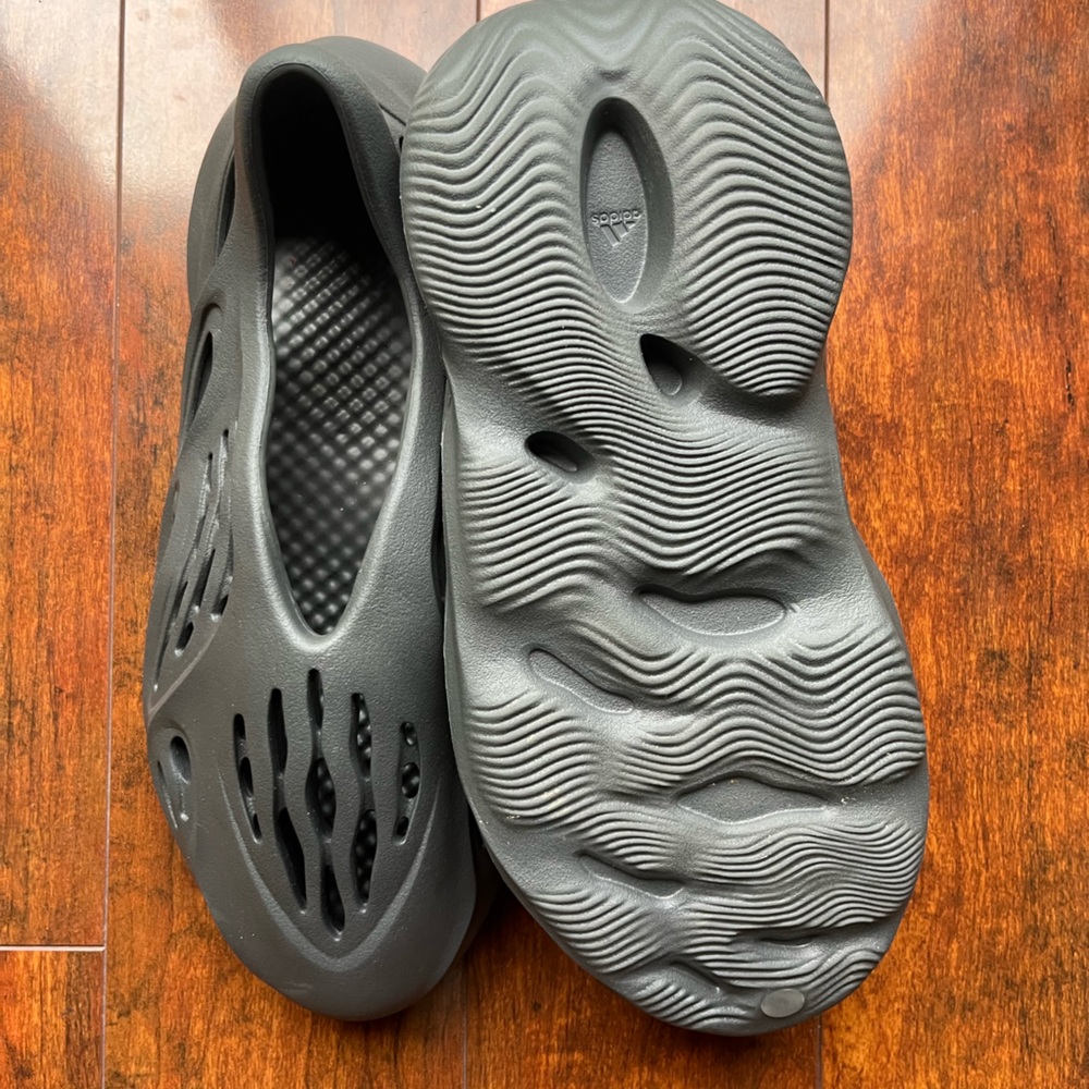 Carbon fiber Yeezy foam runners